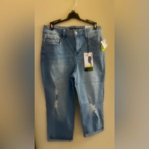 Loyalty for me slim stretch Denim jean capris. NWT.